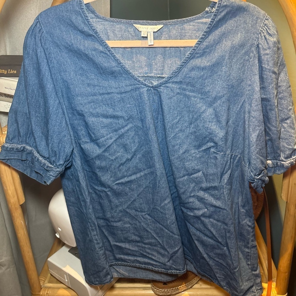 Draper James Heidi V Neck‎ Top In Chambray- Puff Sleeve Blouse - Picture 6 of 6